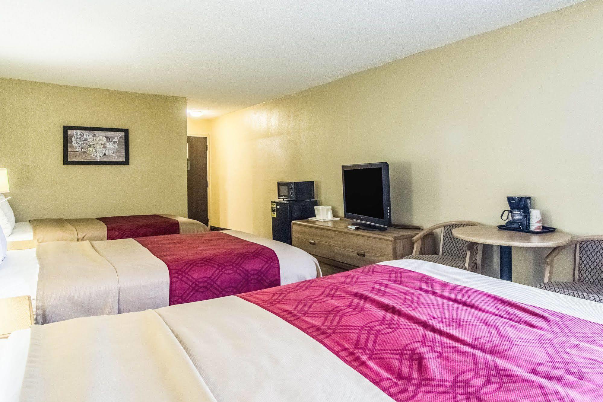 Econo Lodge Darien Exterior foto