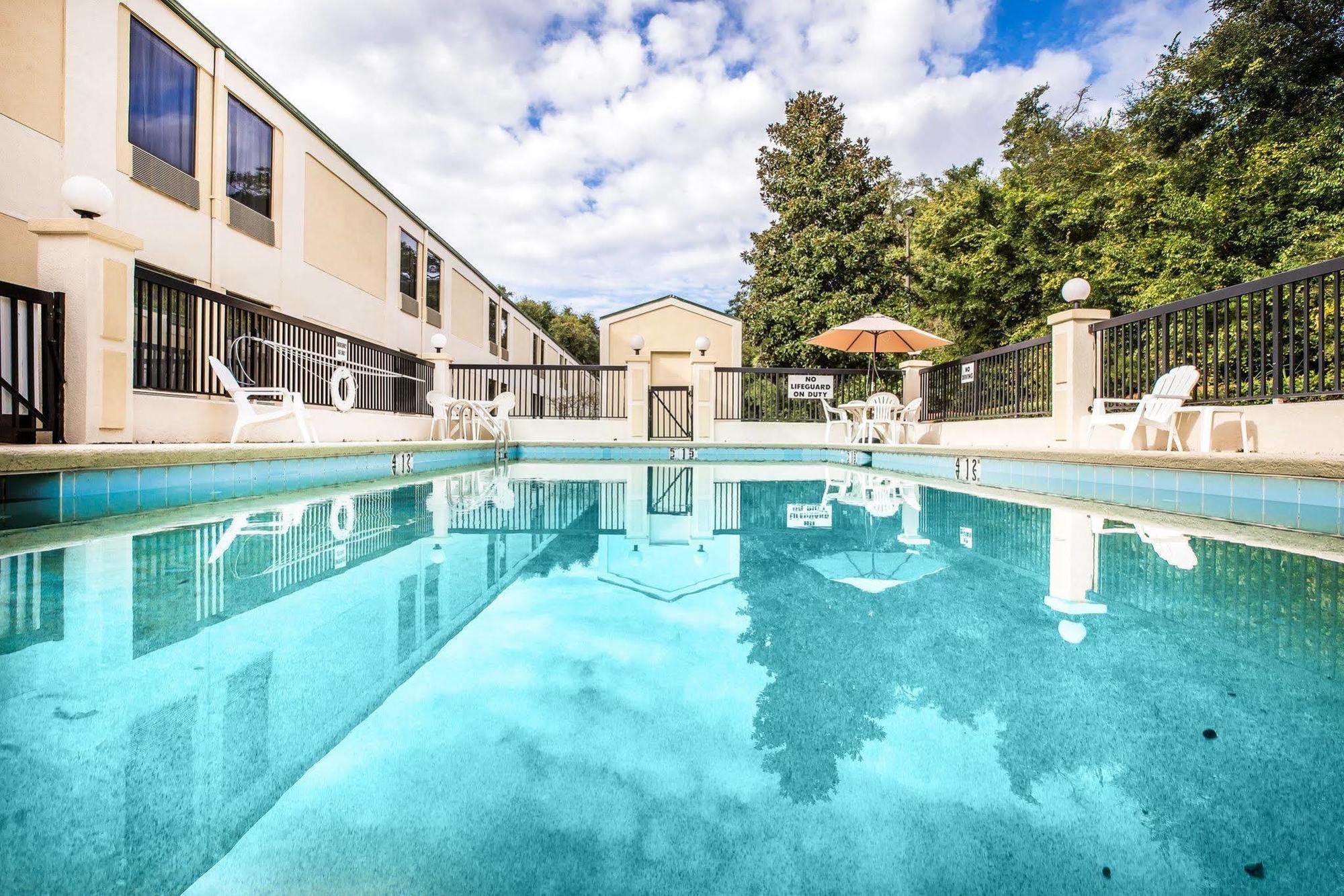 Econo Lodge Darien Exterior foto