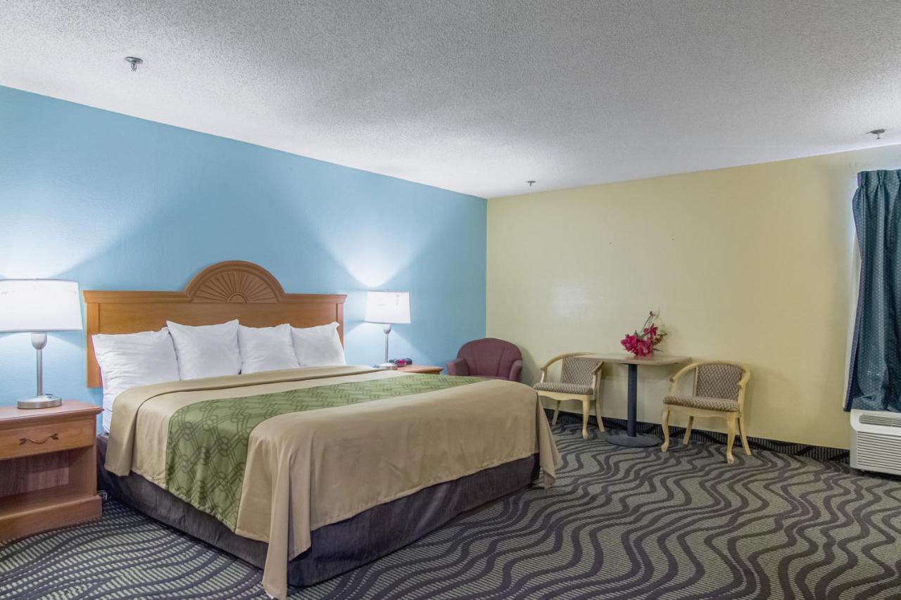 Econo Lodge Darien Exterior foto